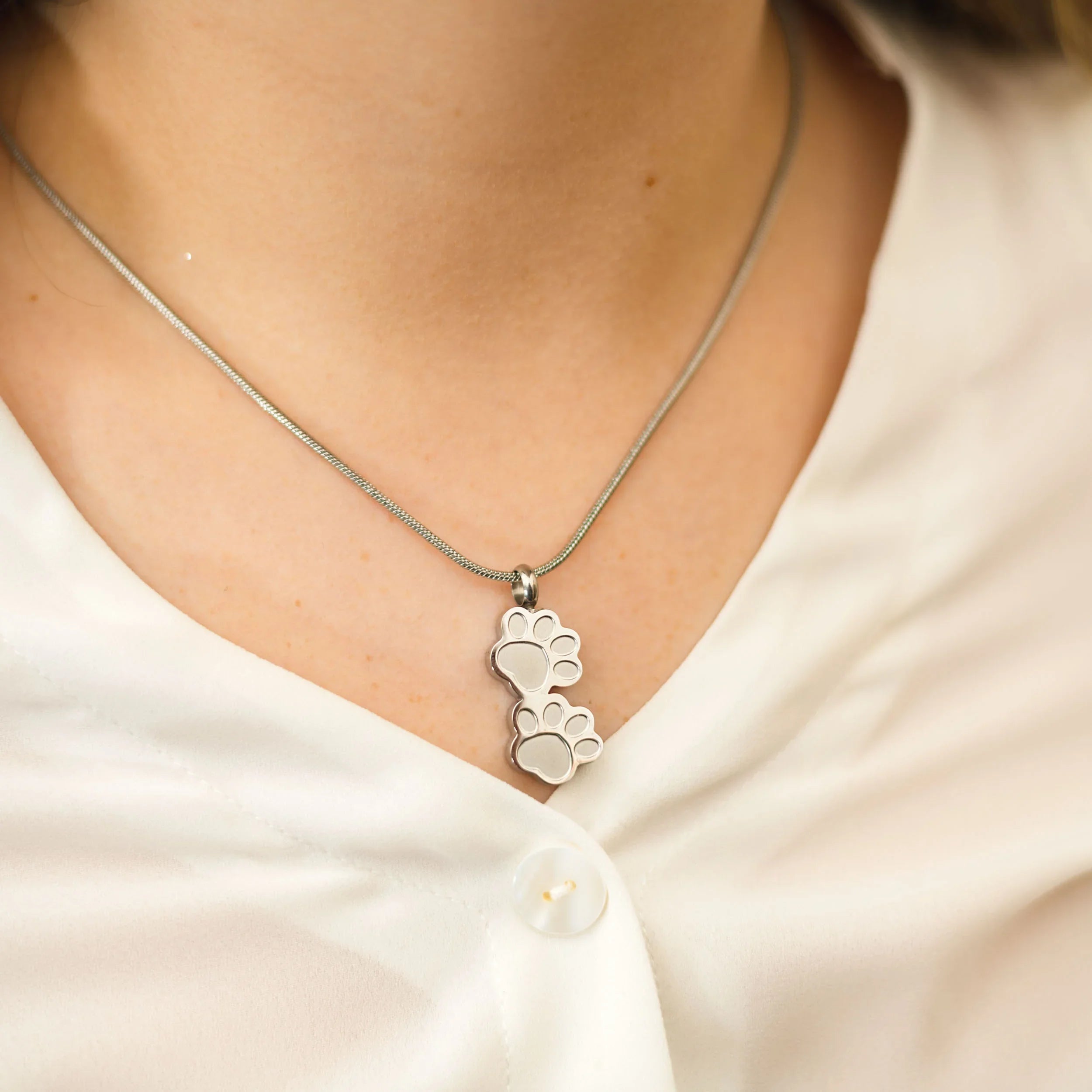 Figura Huellas Plata